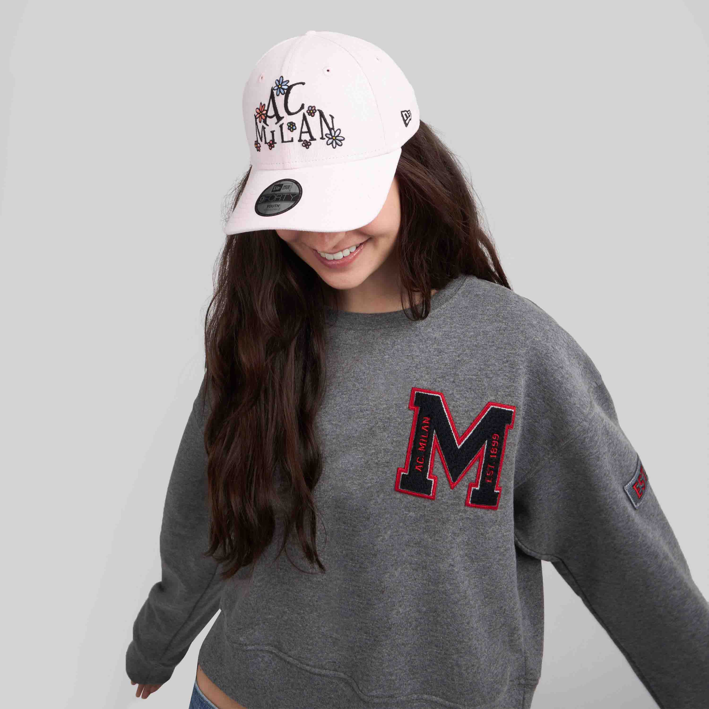 CAPPELLINO 9FORTY® NEW ERA X AC MILAN CON LOGO E FIORI RICAMATI - Image 3