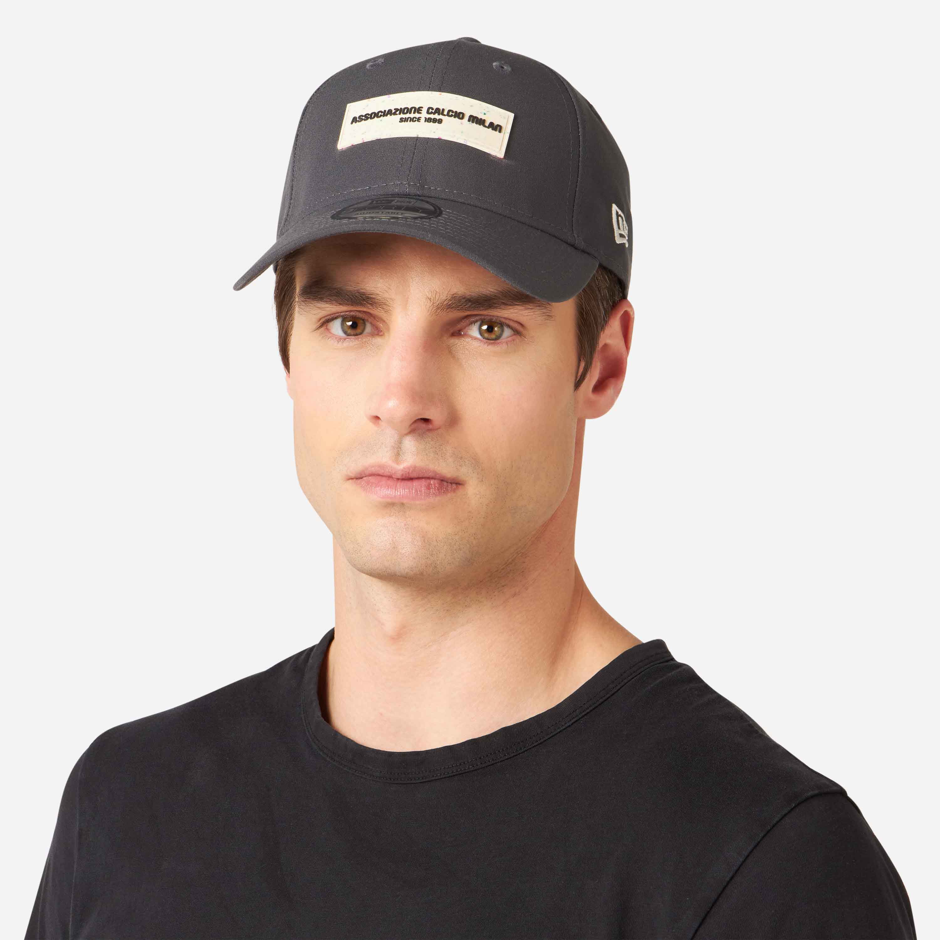 CAPPELLINO 9FORTY® NEW ERA X AC MILAN CON PATCH "ASSOCIAZIONE CALCIO MILAN" - Image 3
