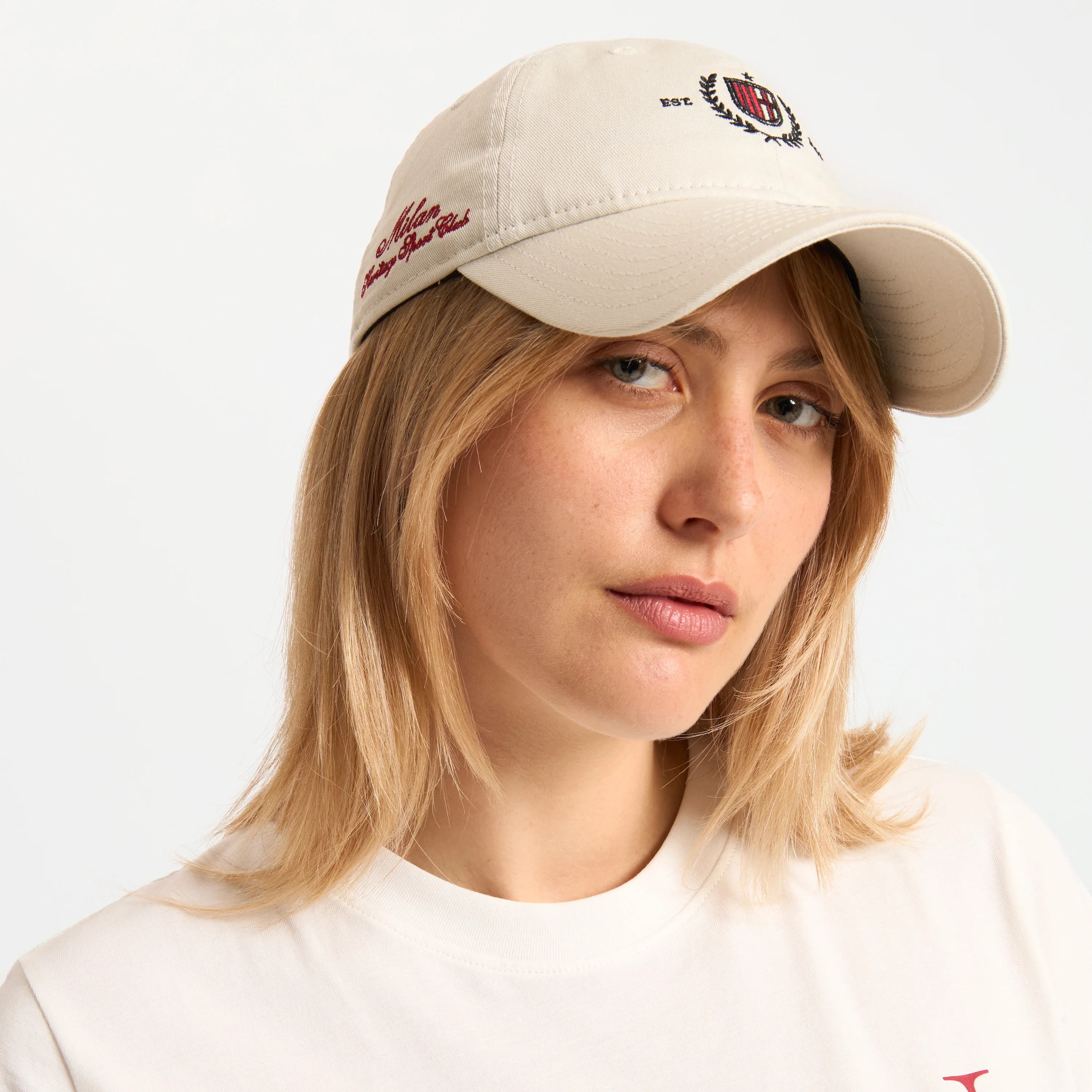 CAPPELLINO 9TWENTY® NEW ERA X AC MILAN BIANCO CON RICAMO LOGO MILAN DONNA - Image 3
